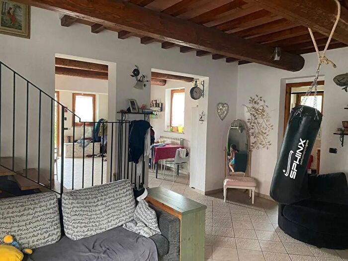 Casa con 5 locali in vendita in Serravalle Pistoiese