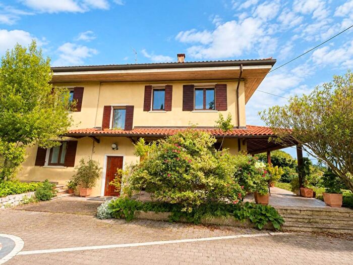 Appartamento trilocale in affitto in Via Carraro Monsignor Giuseppe, Poiano, Verona