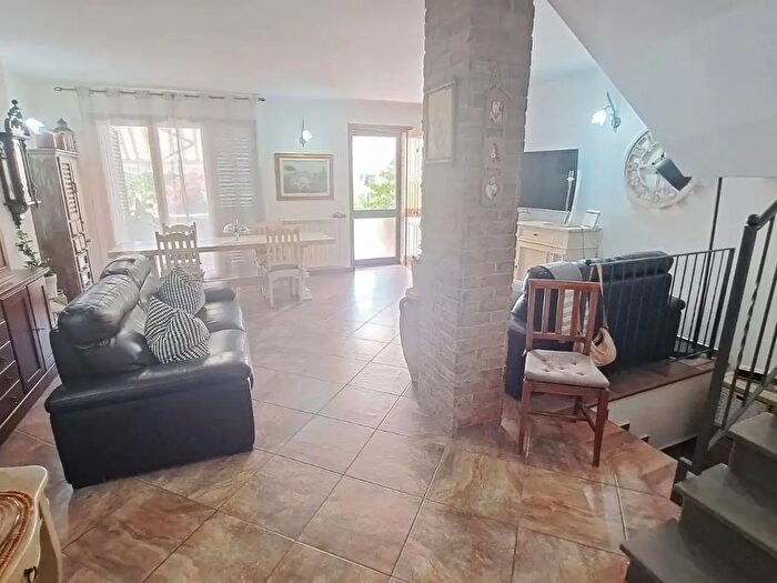 Casa con 7 locali in vendita in Rosignano Marittimo