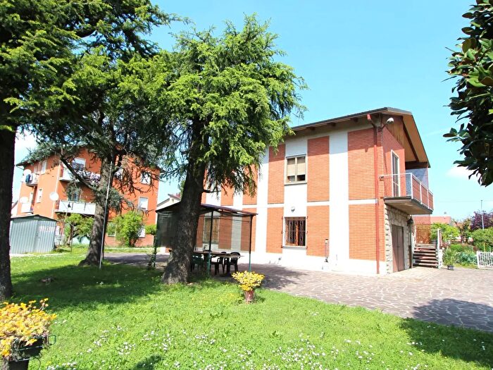 Casa con 7 locali in vendita in Via Panzanesa, Valsamoggia