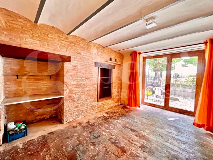 Casa con 5 locali in vendita in Via Raffaello Sanzio, Pollenza