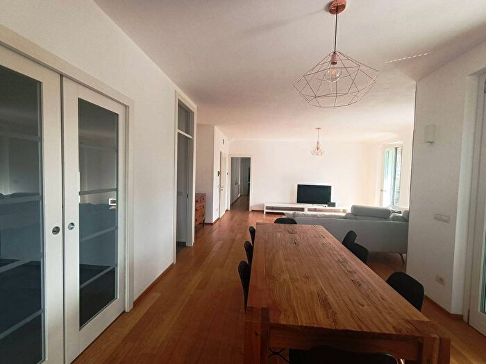 Casa quadrilocale in affitto in Via Guglielmo Marconi, Centro, Gazzada Schianno