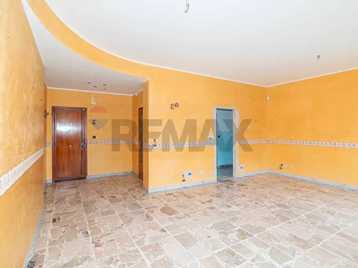 Appartamento quadrilocale in vendita in Via Scale SantAntonio, Aci Catena