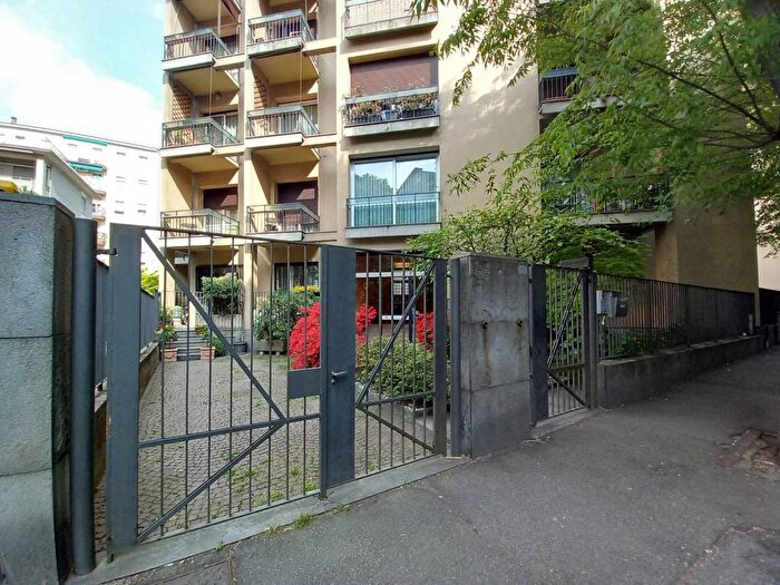 Appartamento trilocale in affitto in Via Leone Leoni, Borghi, Como