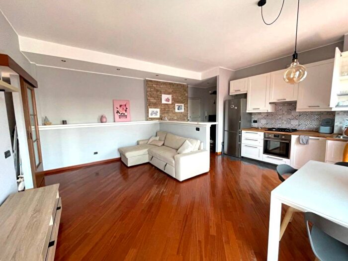 Appartamento bilocale in affitto in Via Ferrante Aporti, Rovereto, Milano