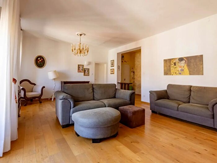 Appartamento con 6 locali in vendita in Siena