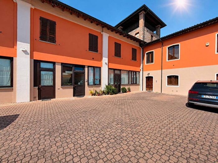 Appartamento trilocale in affitto in Via Privata Salvador Allende, Cazzago San Martino Calino, Cazzago San Martino