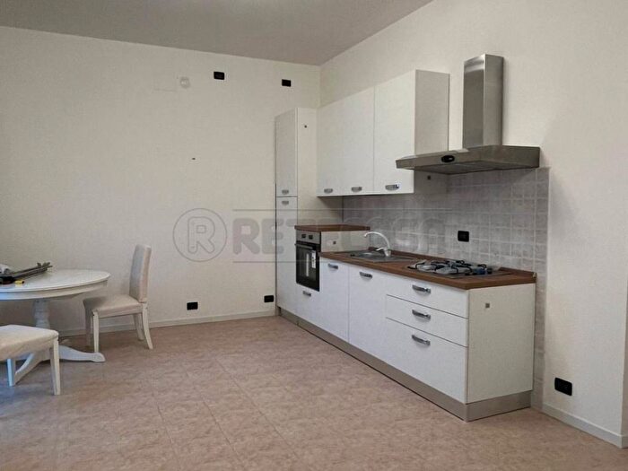 Appartamento trilocale in affitto in Via Novembre, Barbarano Vicentino, Barbarano Mossano