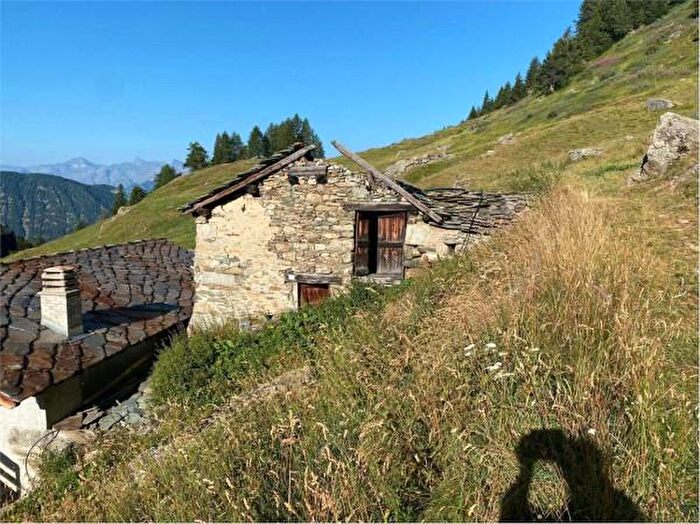 Casa quadrilocale in vendita in Frazione Lavassey, Brusson