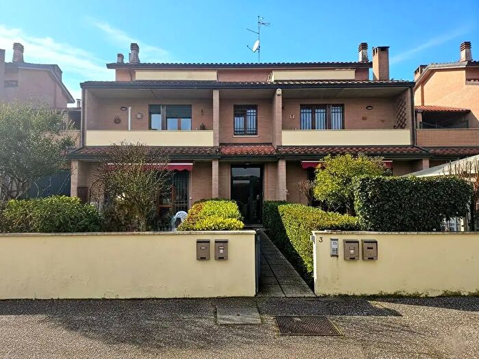 Appartamento quadrilocale in vendita in Via Eugenio Montale, Ferrara