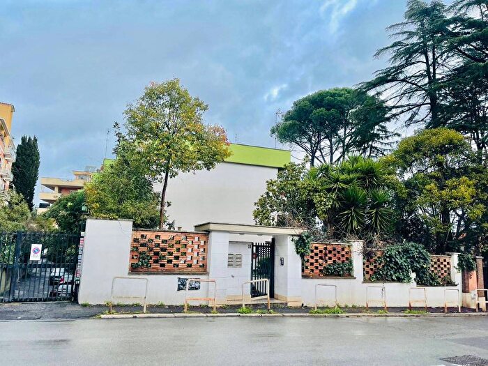 Casa con 6 locali in affitto in Via Maffeo Vegio, Monte Mario Trionfale, Roma