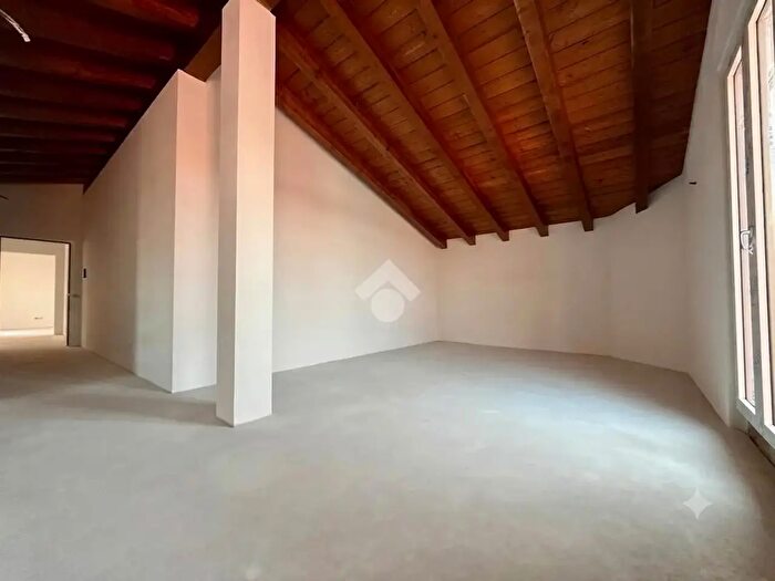 Appartamento trilocale in vendita in Via Ancelle della Carità, Offlaga