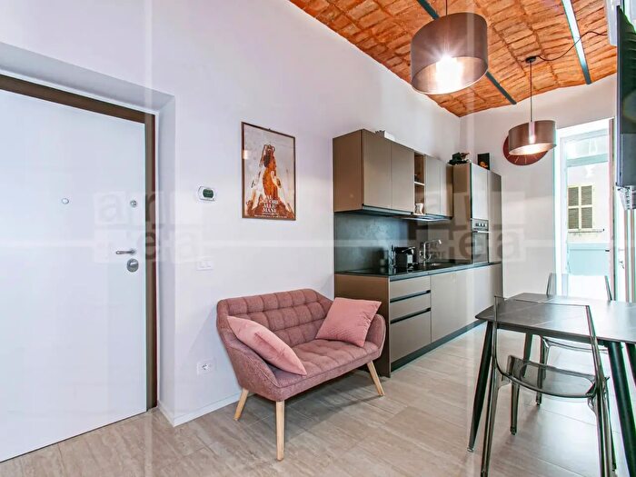 Appartamento trilocale in vendita in Via Sicilia, Roma