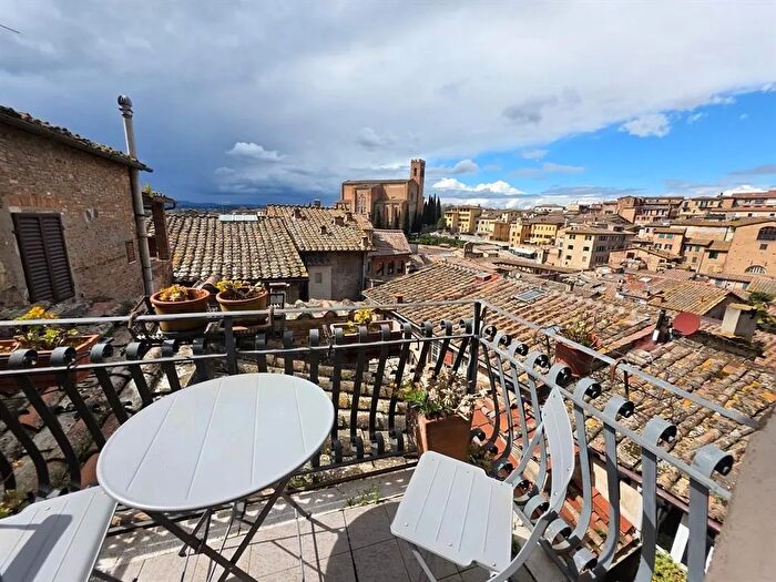 Appartamento con 6 locali in vendita in Siena