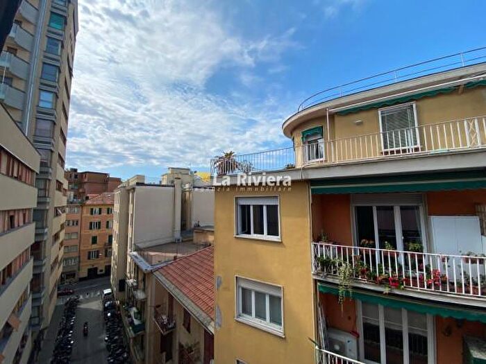 Appartamento trilocale in vendita in Via San Benedetto, Rapallo