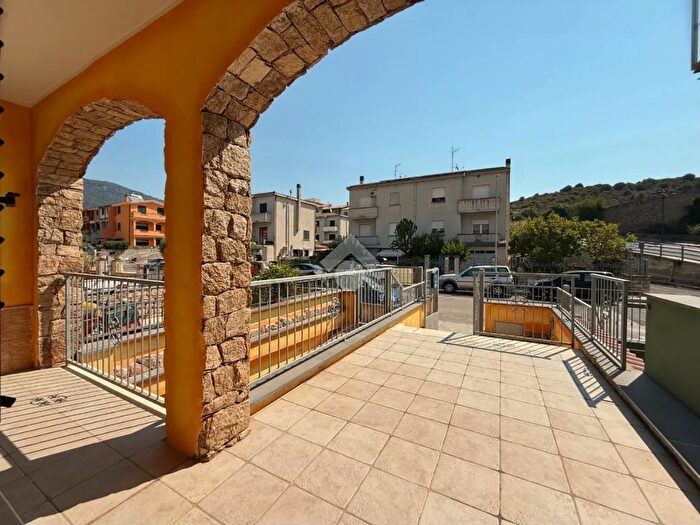 Casa quadrilocale in vendita in Via Costantino Nivola, Bosa