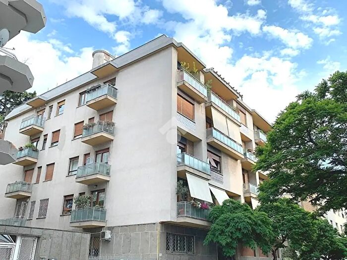 Appartamento con 9 locali in vendita in Via di Tor Fiorenza, Roma