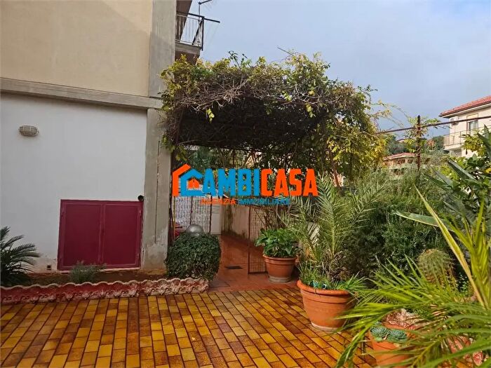 Casa con 9 locali in vendita in Palermo