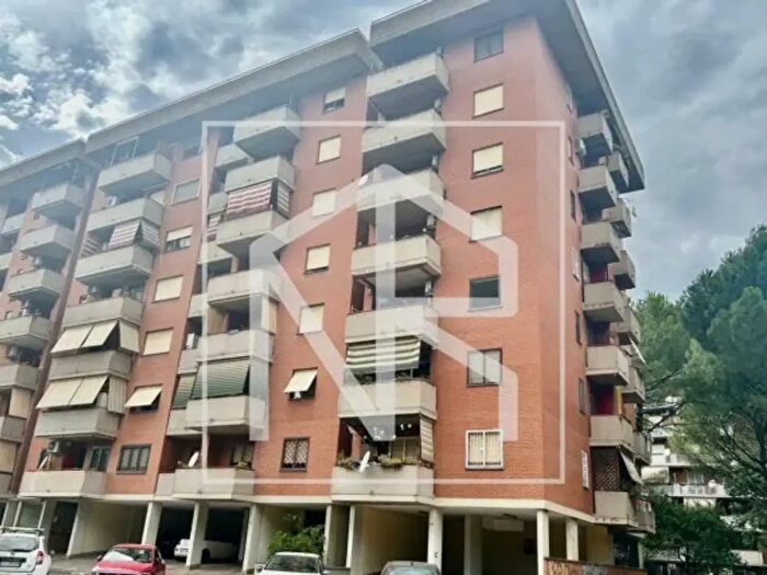 Appartamento quadrilocale in vendita in Via Amedeo Sommovigo, Roma