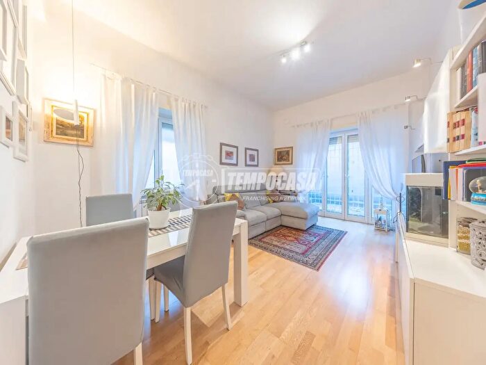 Appartamento trilocale in vendita in Via Raffaele Cappelli, Roma