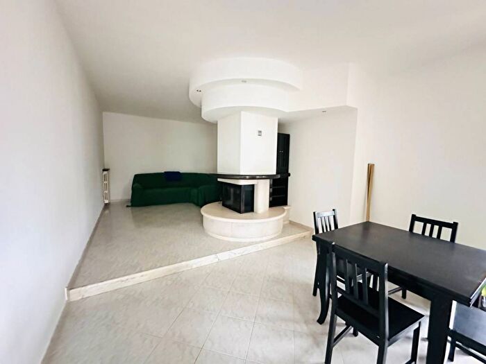 Appartamento con 5 locali in affitto in V Cerretti, Cerretti, Santa Maria a Monte