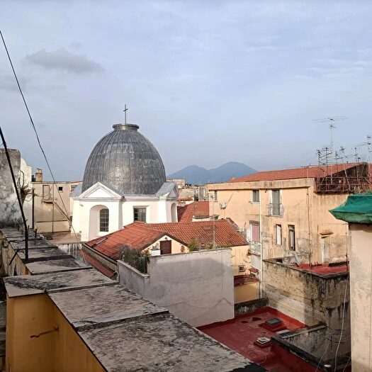 Appartamento trilocale in vendita in Vico Verde Monteoliveto Napoli, Napoli