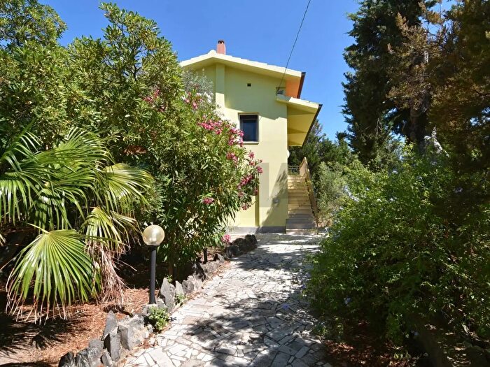 Casa con 8 locali in vendita in Via Regina Margherita, Cuglieri