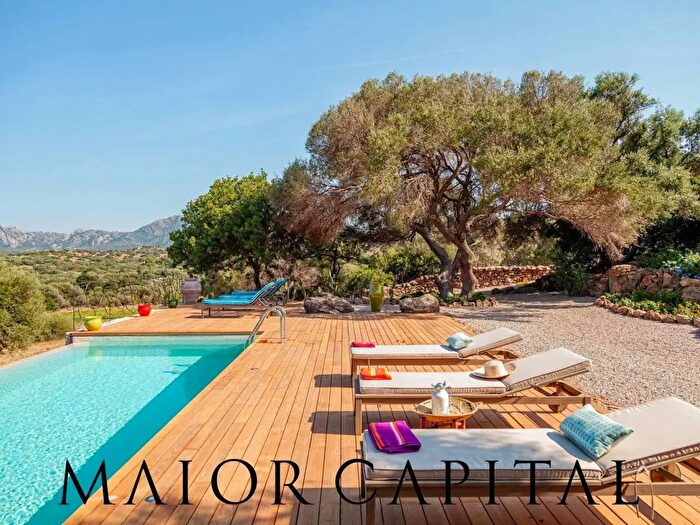 Casa con 5 locali in vendita in Olbia