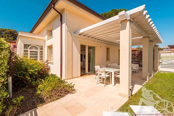 Casa con 6 locali in affitto in Forte Dei Marmi