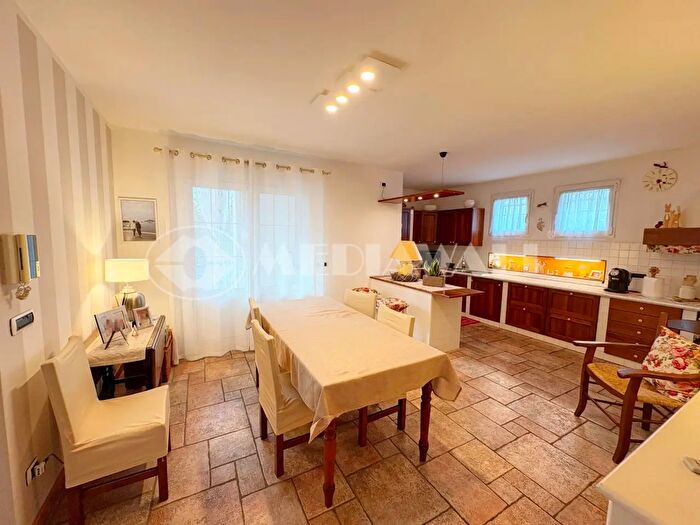 Casa con 8 locali in vendita in Via dei Pasini, Godega Di SantUrbano