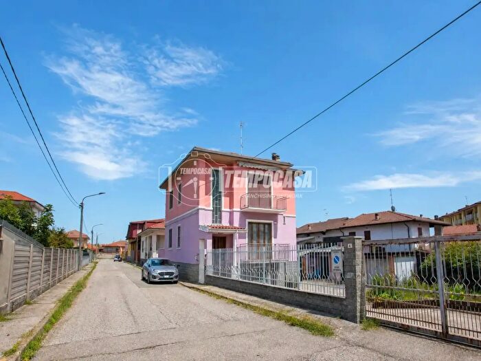 Appartamento trilocale in vendita in Trecate