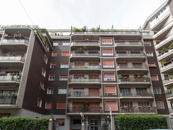 Appartamento quadrilocale in vendita in Via Poma, Milano