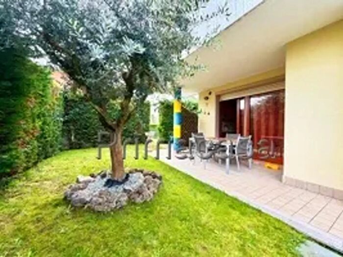 Appartamento con 6 locali in vendita in Via Giuseppe Garibaldi, Bovolone