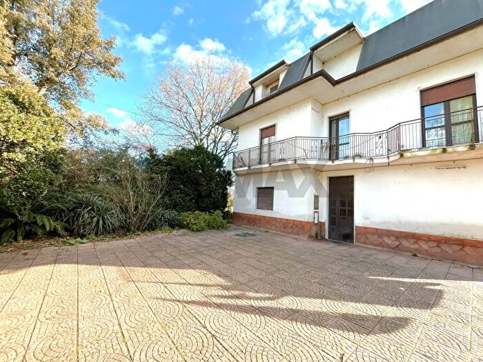 Casa con 10 locali in vendita in Via Nocelle, Dragoni