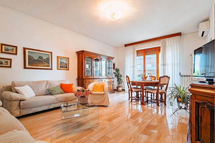 Appartamento con 6 locali in vendita in Siena