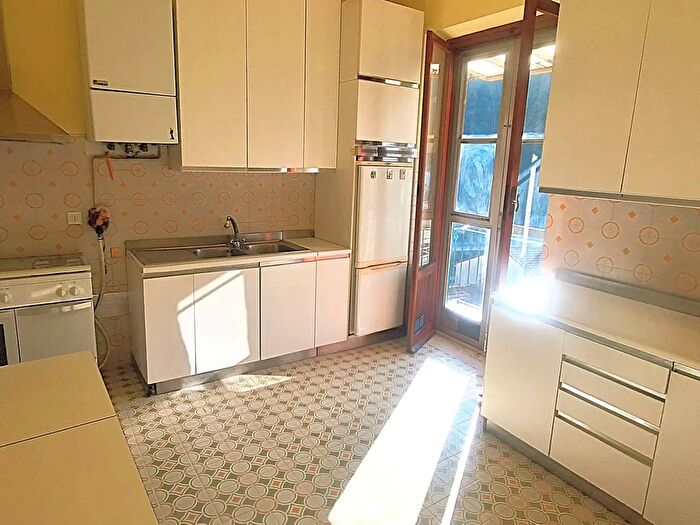 Appartamento con 5 locali in vendita in Campomorone