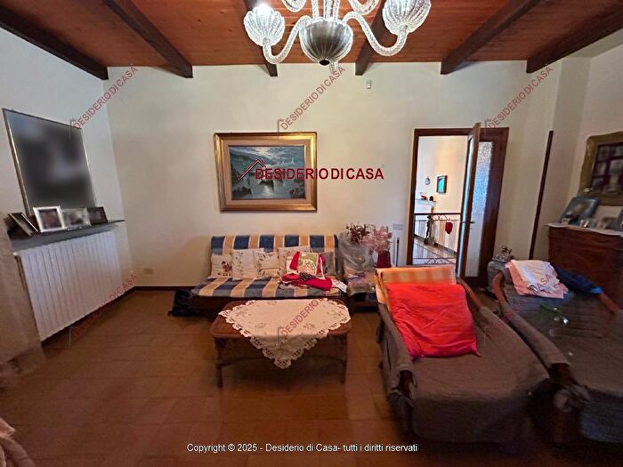 Casa con 8 locali in vendita in Via Generale Domenico Chinnici Misilmeri Pa Italia, Misilmeri
