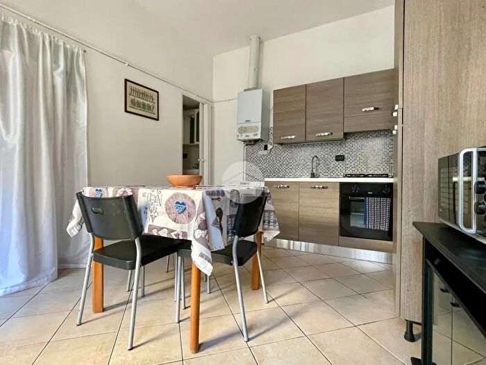 Appartamento bilocale in affitto in Via Cola Montano, Milano