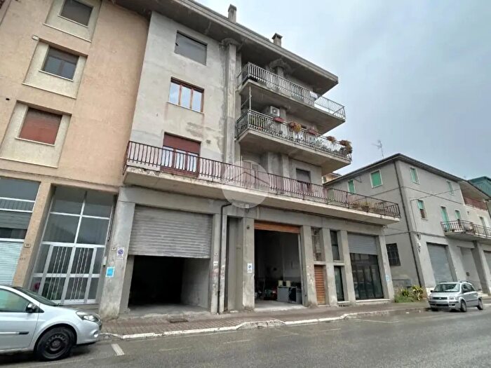 Appartamento quadrilocale in vendita in Borgo Garibaldi, Castignano