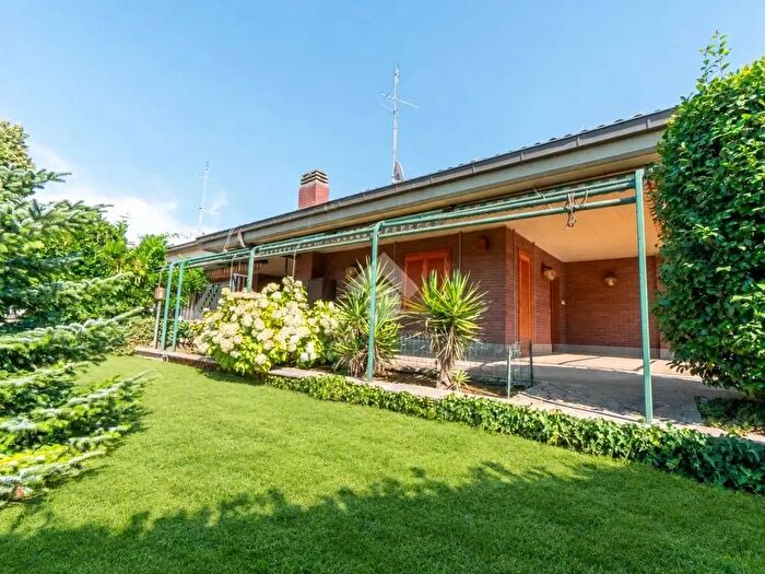Casa con 5 locali in vendita in Villa in Bifamiliare Viale Vittorio Veneto, Grottaferrata
