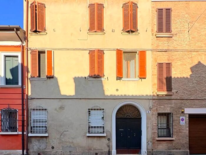 Appartamento bilocale in vendita in Via Ugo Bassi, Ferrara