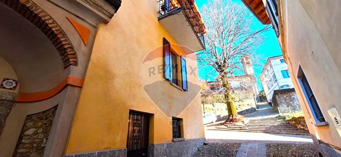 Casa trilocale in vendita in Via Montesanto, Cunardo