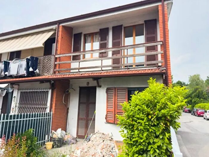 Appartamento trilocale in vendita in Via Gioacchino Rossini, Merate
