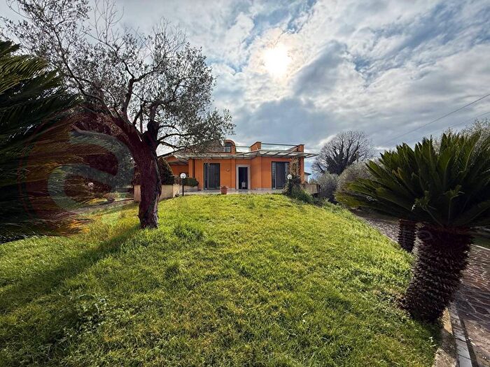 Appartamento con 5 locali in affitto in Via Madonna di Loreto, Centro, Castrocielo