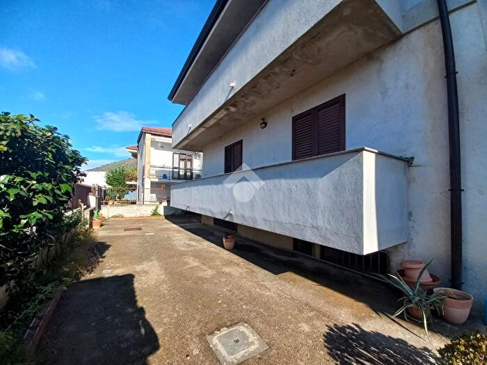 Casa con 8 locali in vendita in Via Teodoro dErrico, Santa Maria A Vico