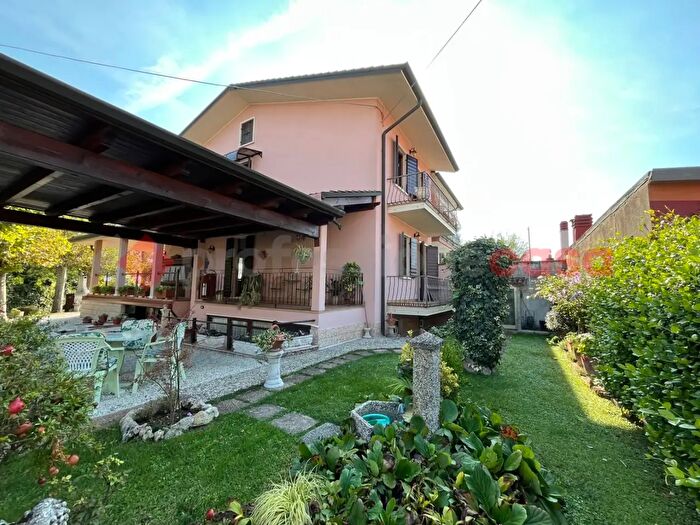 Casa quadrilocale in vendita in Trevenzuolo