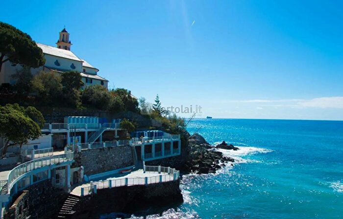 Appartamento con 6 locali in vendita in Via Tancredi Marchisio, Genova