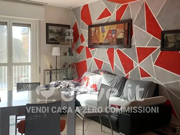 Appartamento trilocale in vendita in Via XXV Aprile, Barlassina