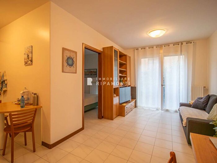 Appartamento bilocale in affitto in Via Raffaello Sanzio, Lungolago, Lecco