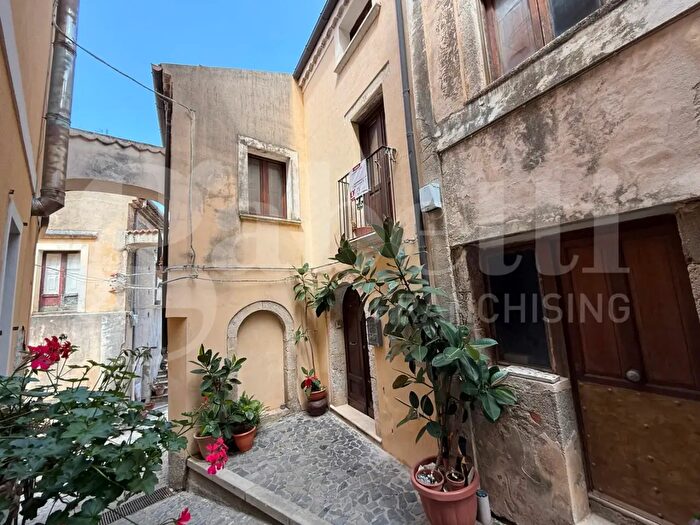 Casa con 5 locali in vendita in Vico Secondo di Via Roma, Fiumefreddo Bruzio